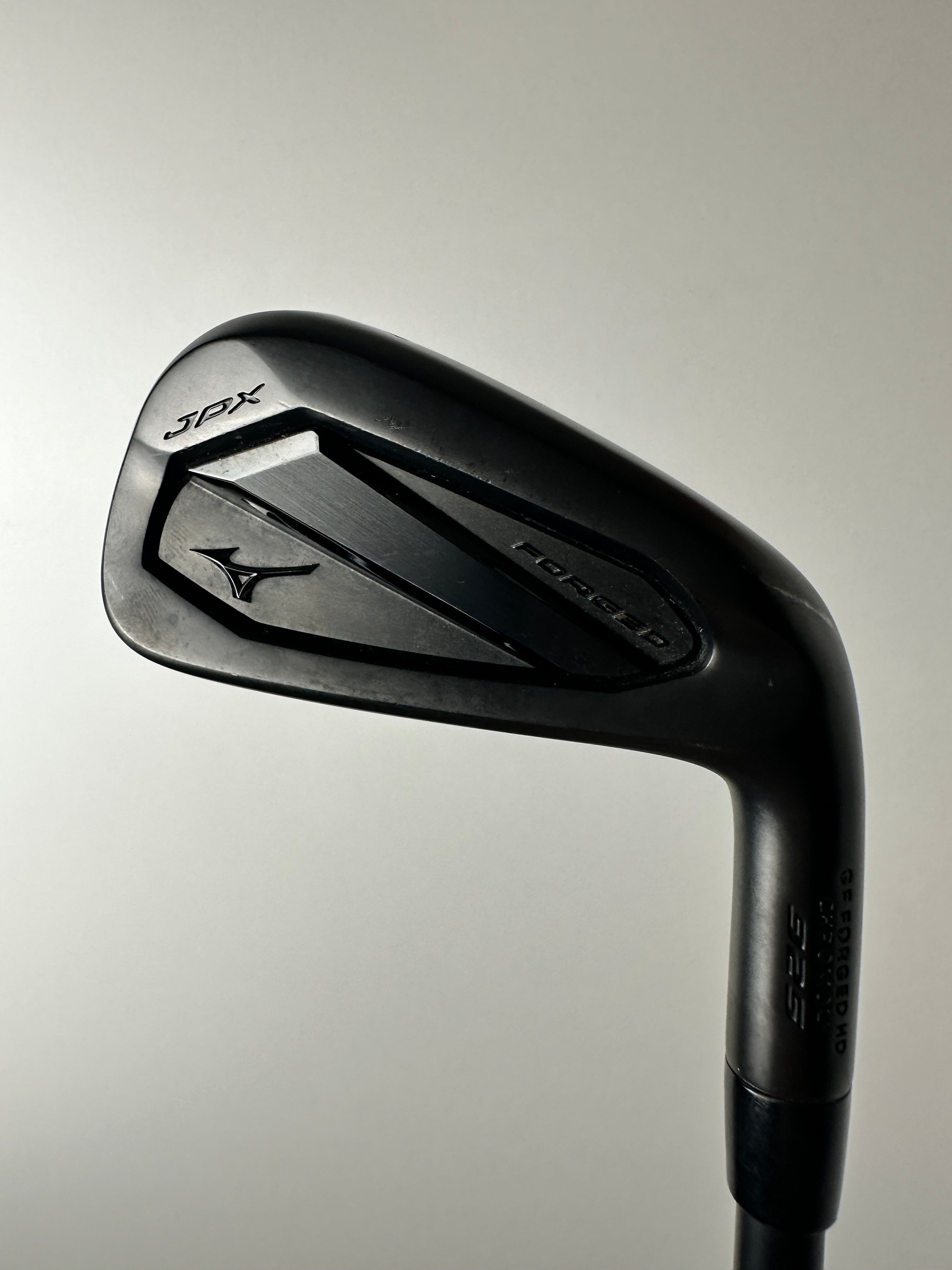 RH Mizuno JPX 925 Forged Black #4 iron / Great Condition / Extra Stiff