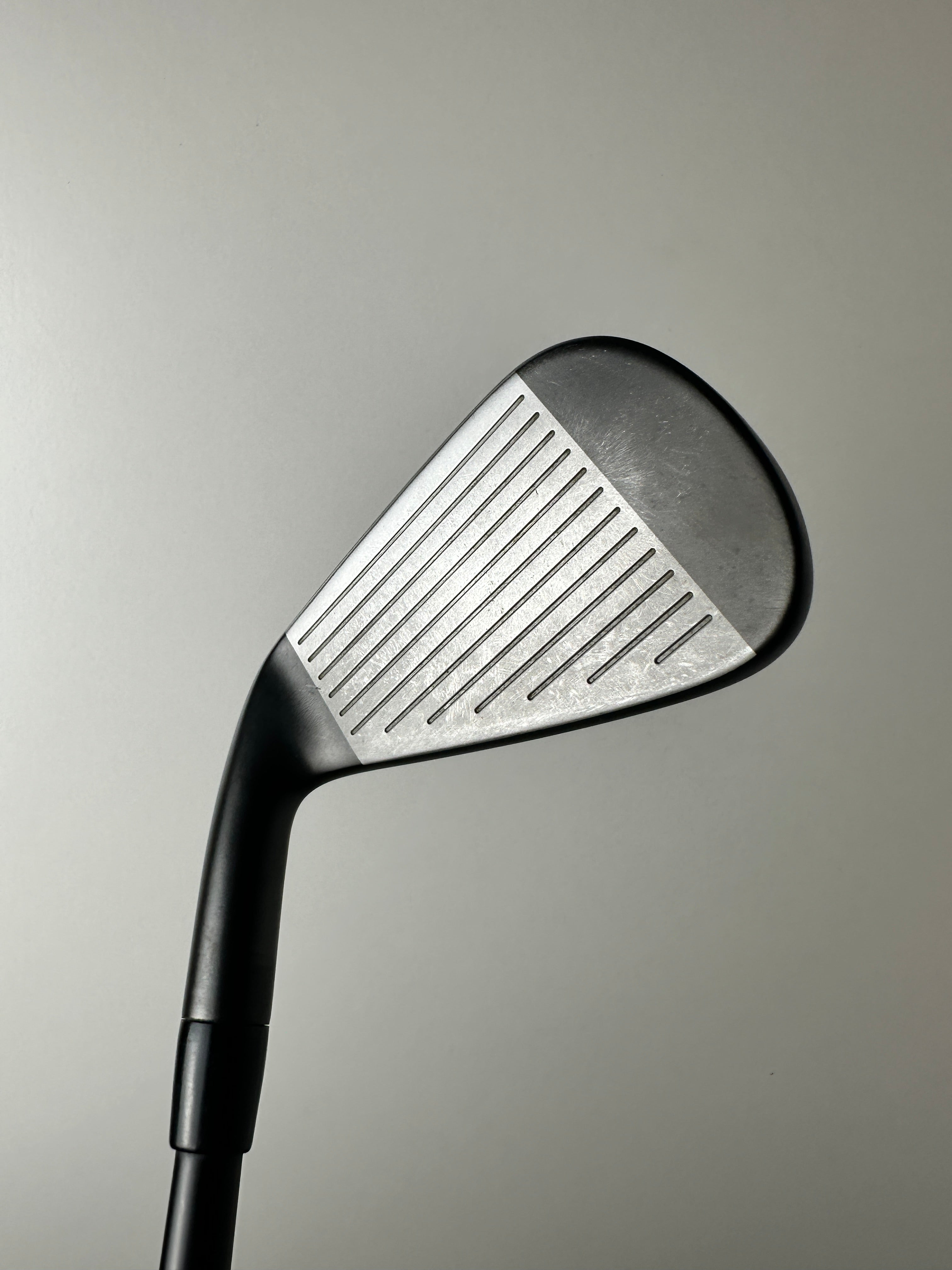 RH Mizuno JPX 925 Forged Black #4 iron / Great Condition / Extra Stiff
