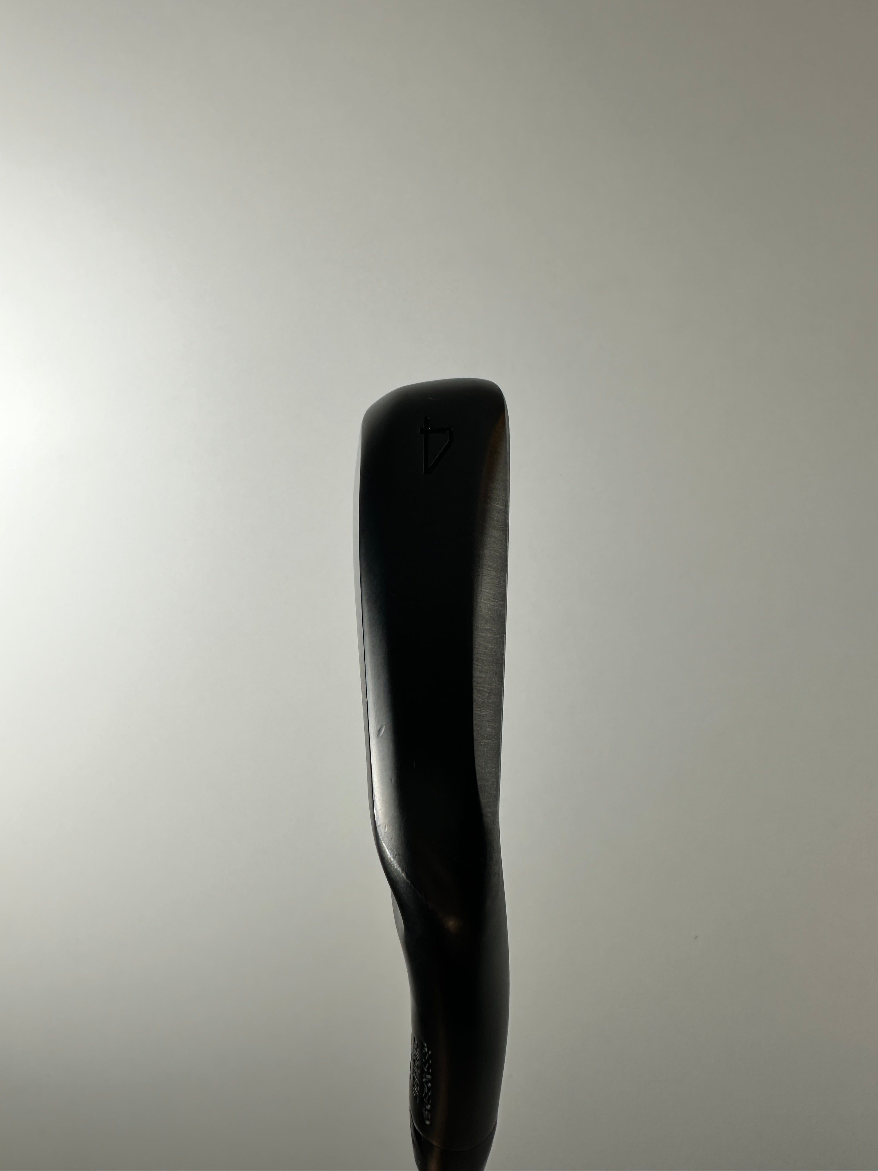RH Mizuno JPX 925 Forged Black #4 iron / Great Condition / Extra Stiff