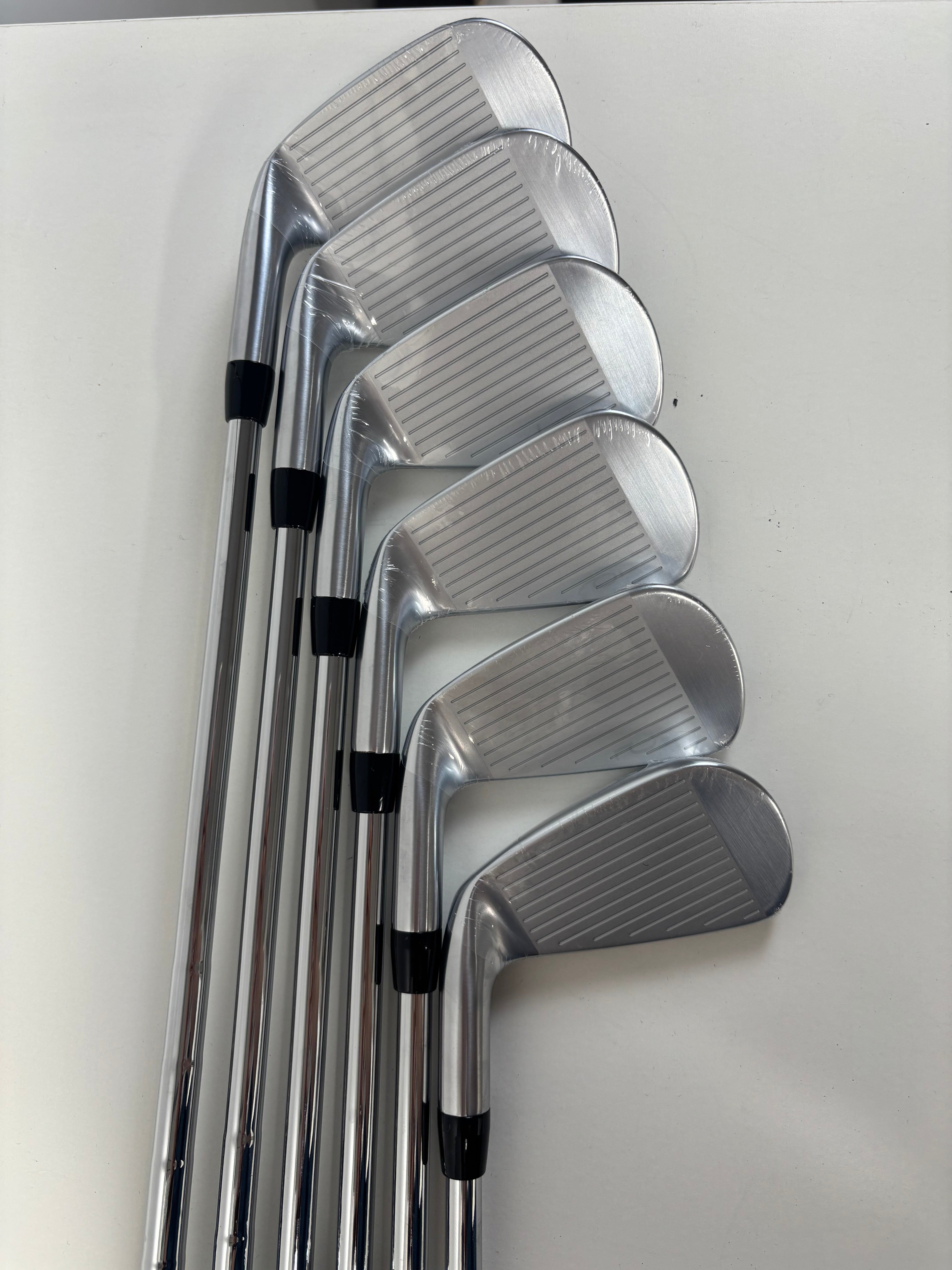 RH Titleist T250 Irons (5-PW)