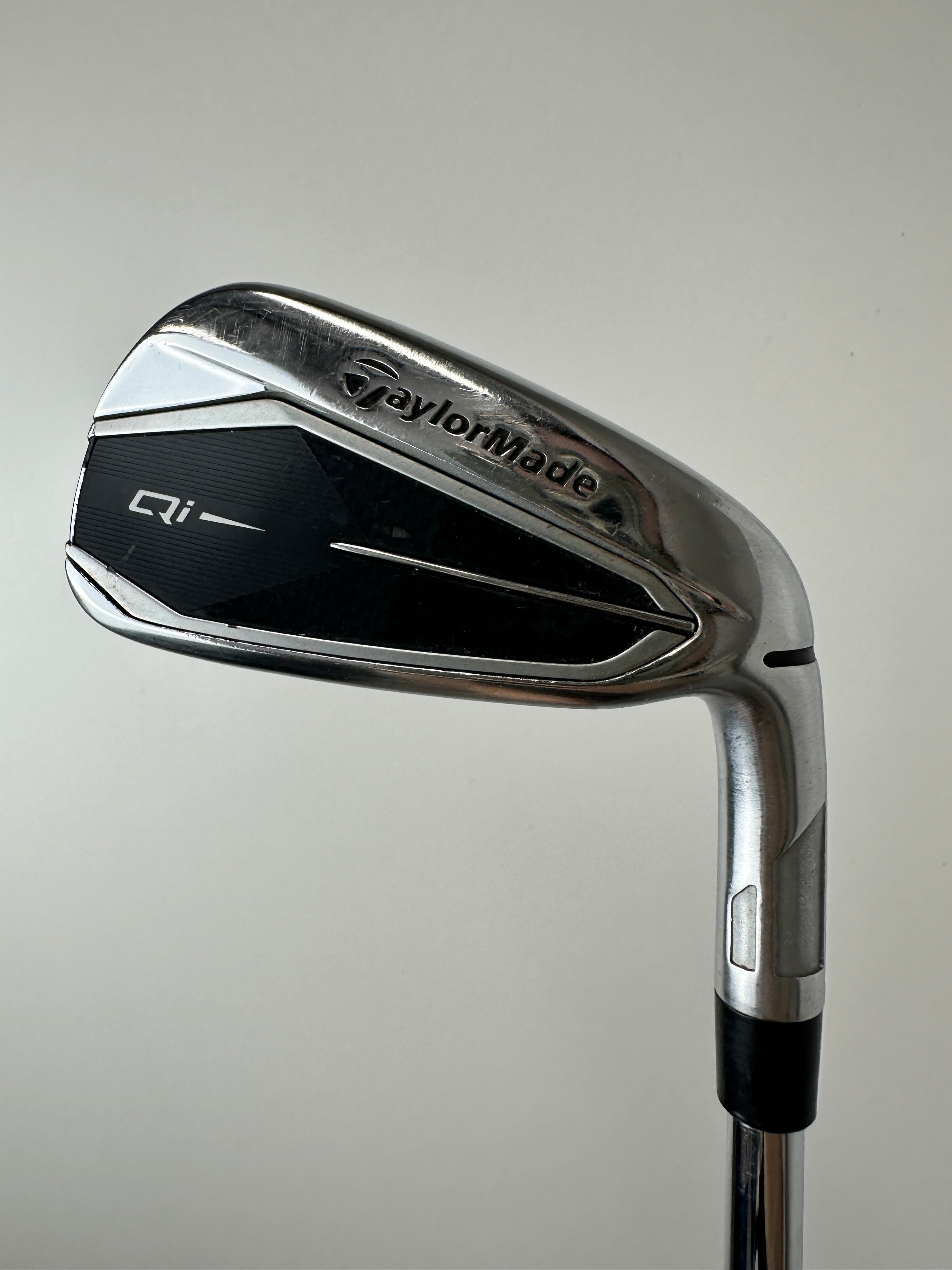 RH Taylormade Qi Irons (7-PW) / Good Condition / Stiff Flex