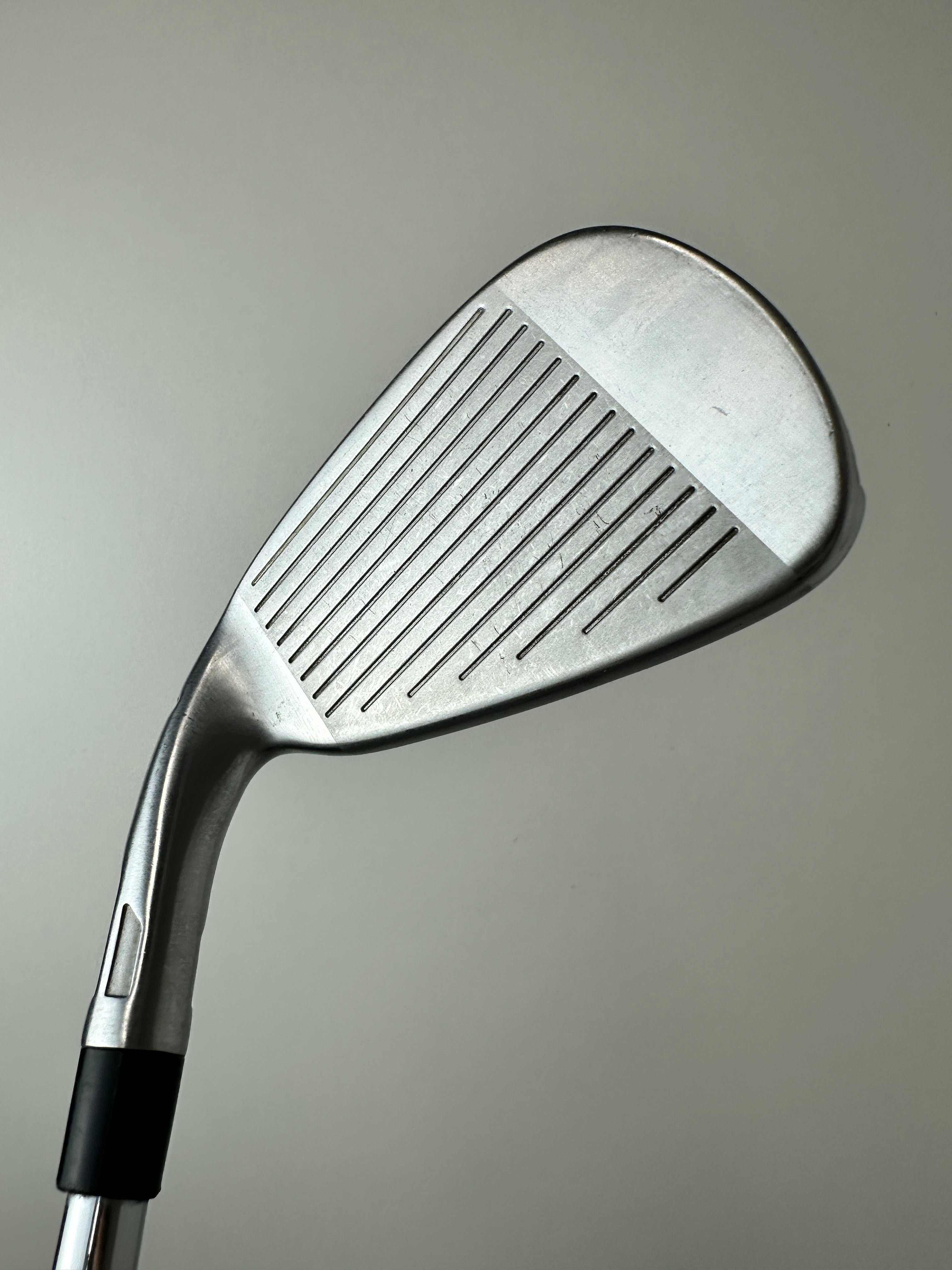 RH Taylormade Qi Irons (7-PW) / Good Condition / Stiff Flex