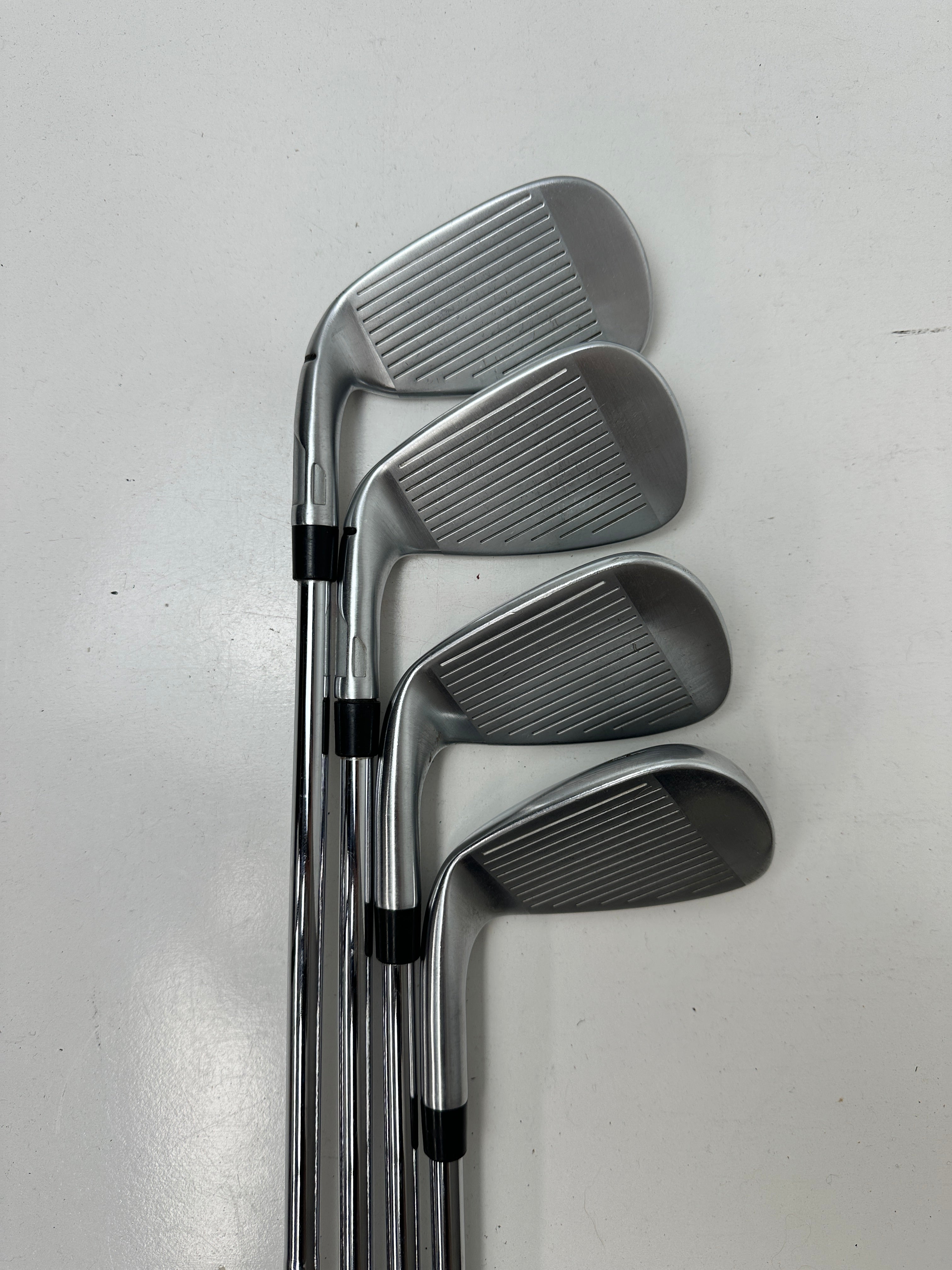 RH Taylormade Qi Irons (7-PW) / Good Condition / Stiff Flex