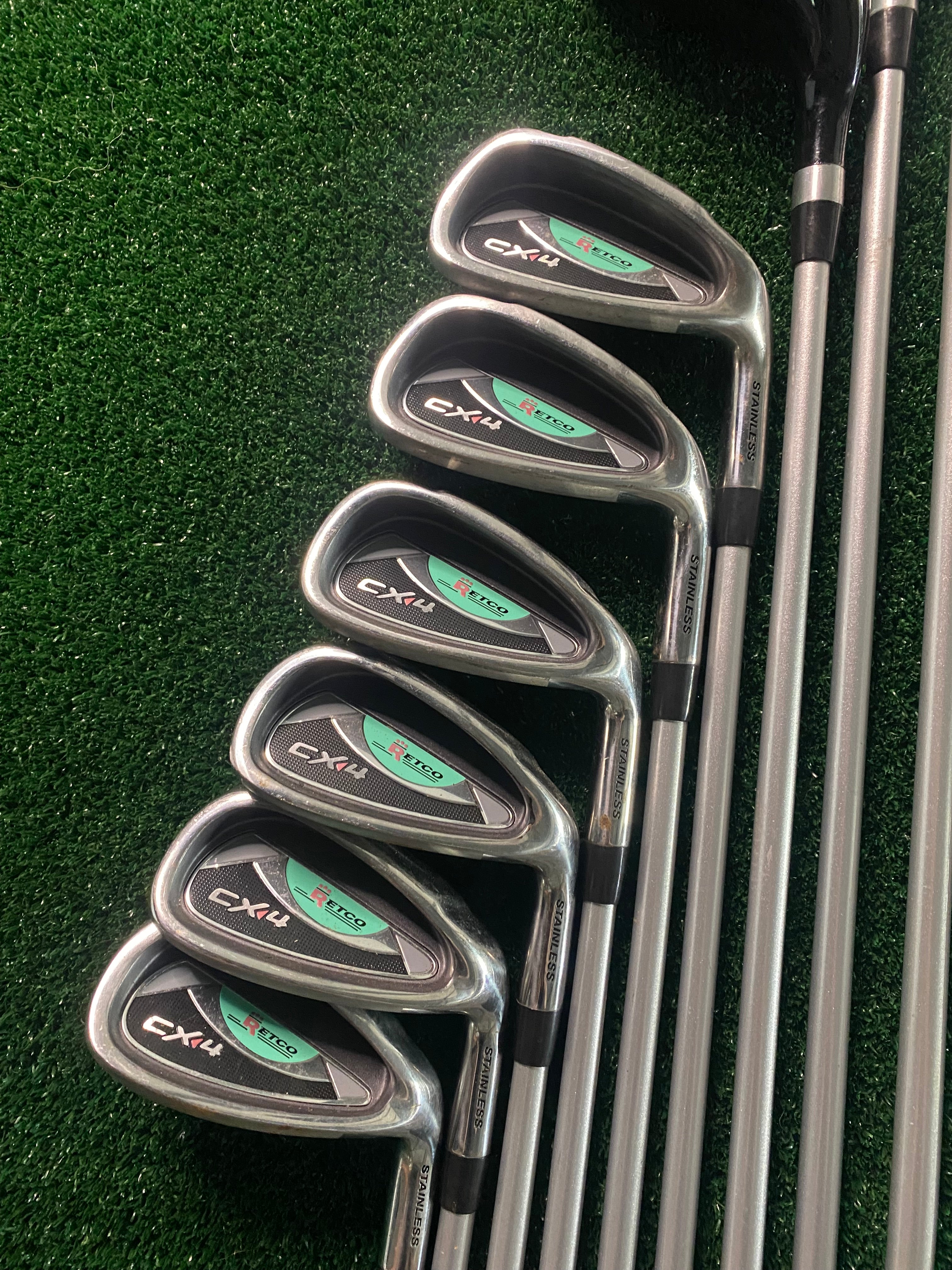 Full Set of Beginner Ladies or Junior Golf Clubs / Great Condition / Ladies Flex
