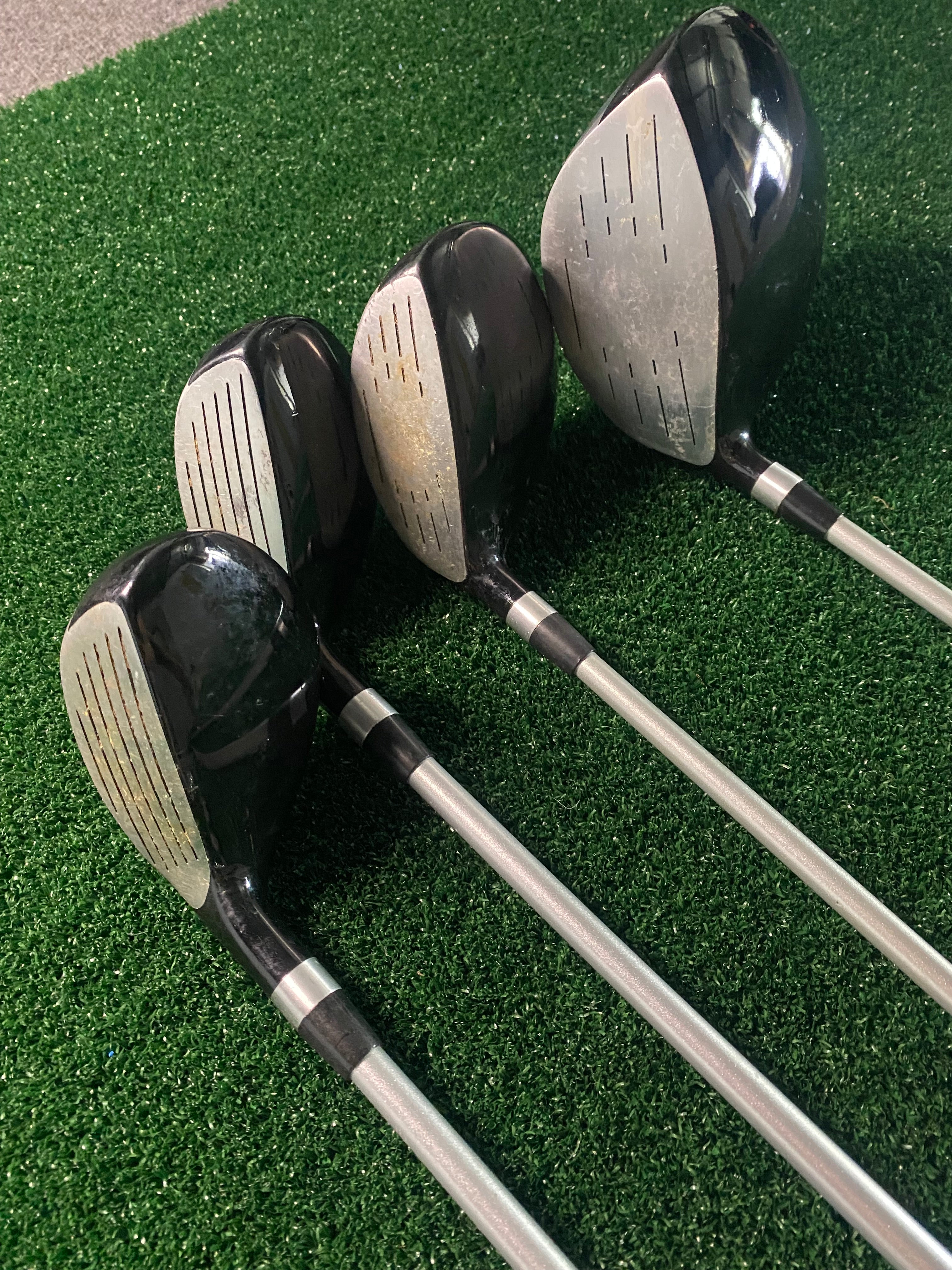 Full Set of Beginner Ladies or Junior Golf Clubs / Great Condition / Ladies Flex