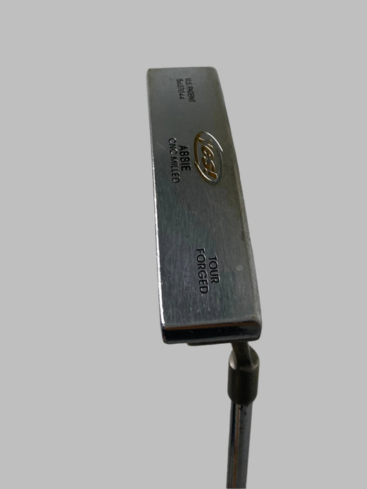 YES Abbie Putter / Good Condition / 35"