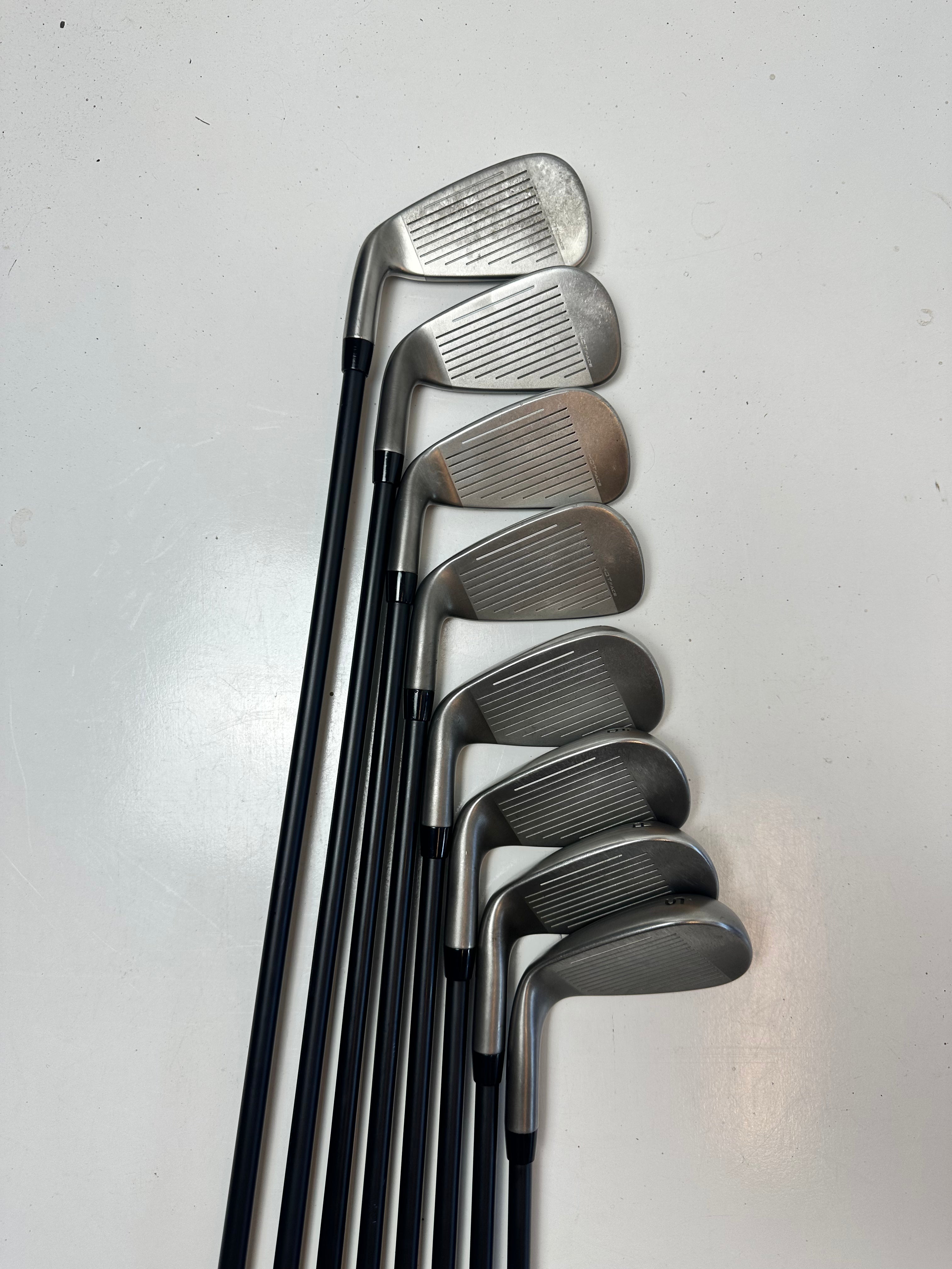 RH Cobra Darkspeed Irons (4-PW+SW) / Great Condition / Regular Flex